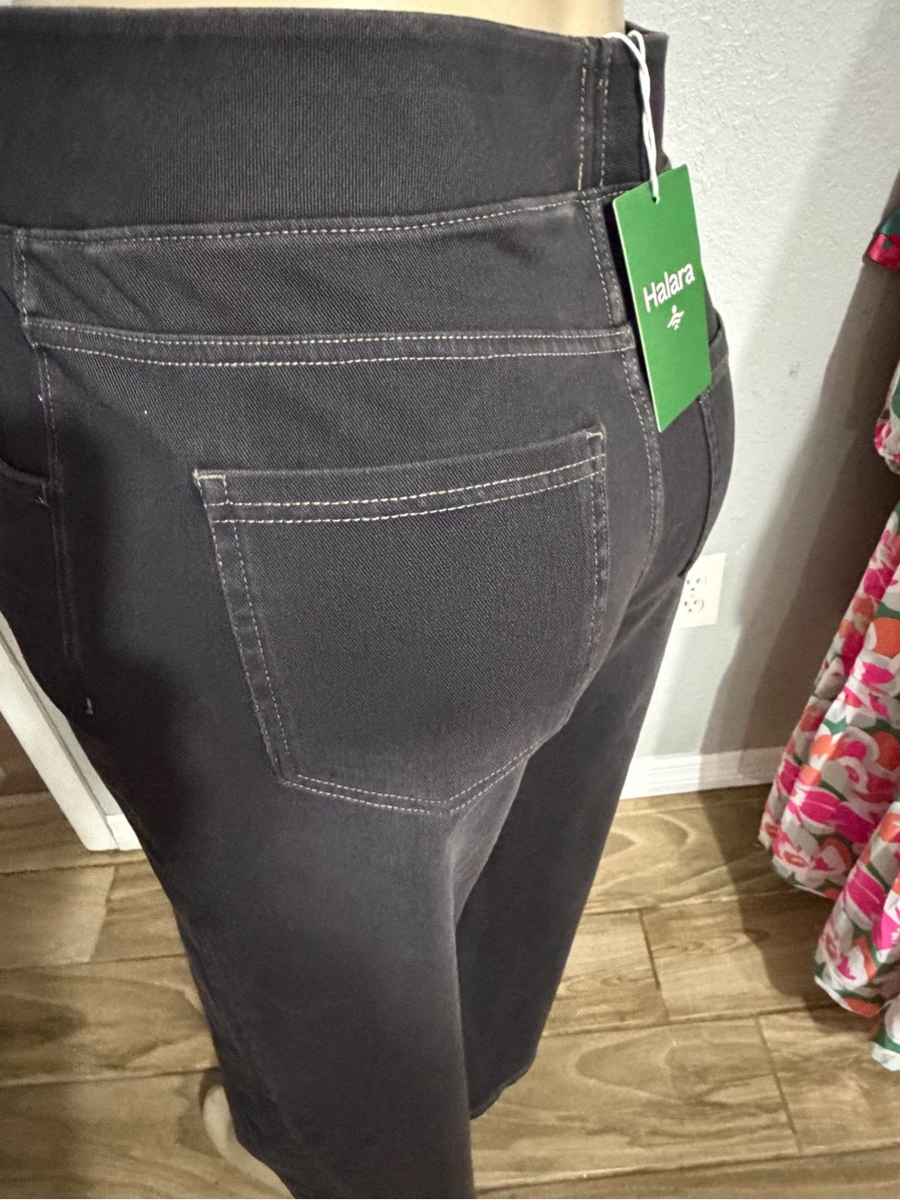Women’s Black Pull-On leggings with High Waist Halara - Picture 4 of 4